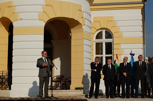 Csaba Lantos, Chairman of the Foundation giving an address at the ceremony